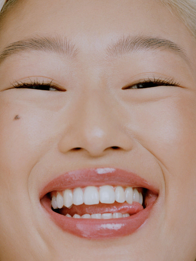 Lip_Wrap_Reviving_Balm_Model-3_1_1_0426827a-d475-45a9-9fba-1c046f4650e1.jpg